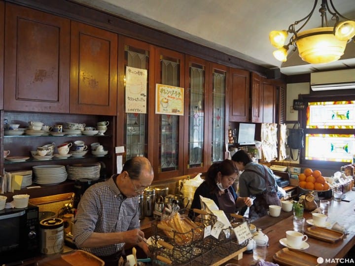 咖啡花車本店 店內