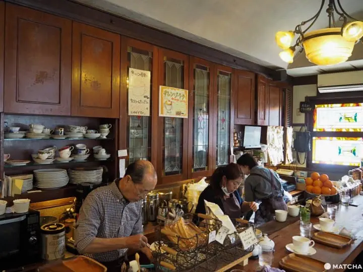 咖啡花車本店 店內