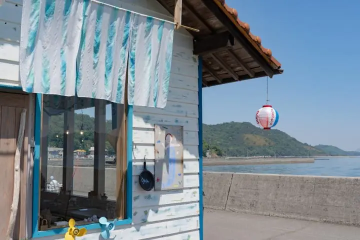 【香川】神秘の離島へ！大楠とウミホタル、アートを巡る志々島・粟島の1日旅