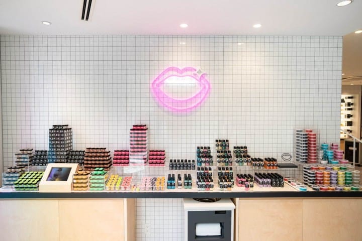不用找代購啦!「LUSH新宿旗艦店」整整4樓逛到翻!