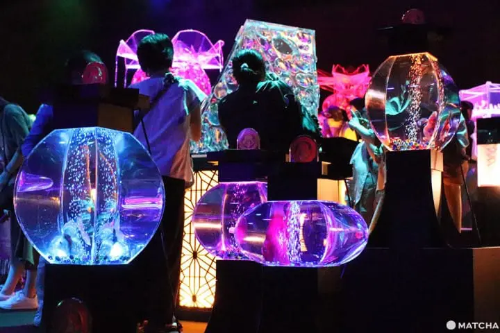 1万匹の金魚の妖艶さと儚さ。夜も楽しい「アートアクアリウム 2019」