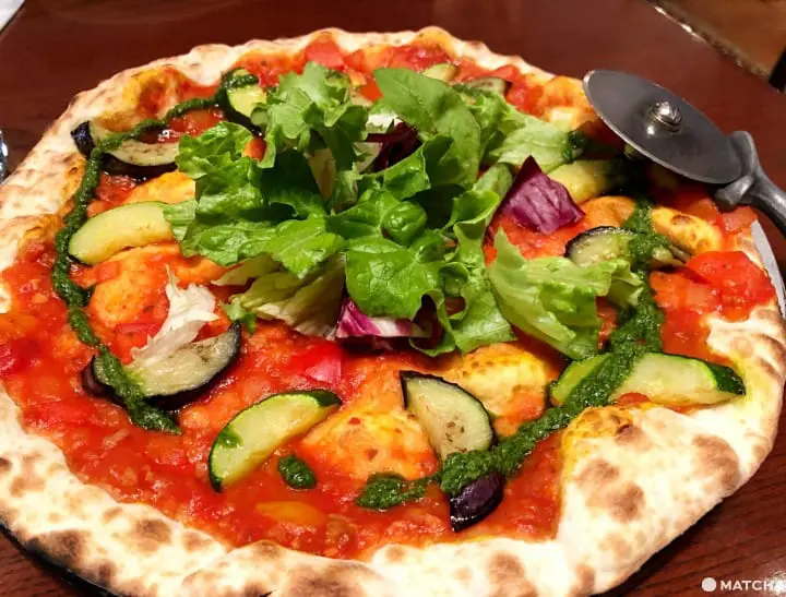 vegan pizza at disneyland