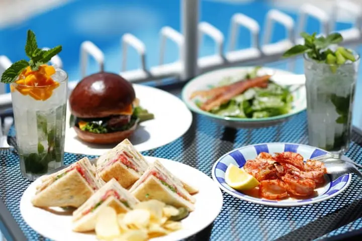 ナイトプールで夏を満喫！ おしゃれな都內のリゾート「ホテルニューオータニ東京」