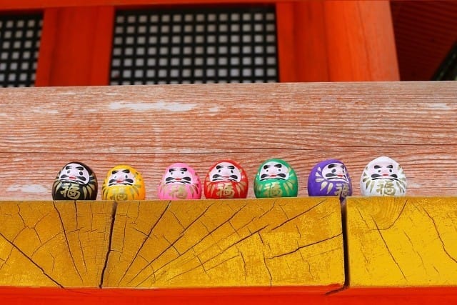 daruma figurines
