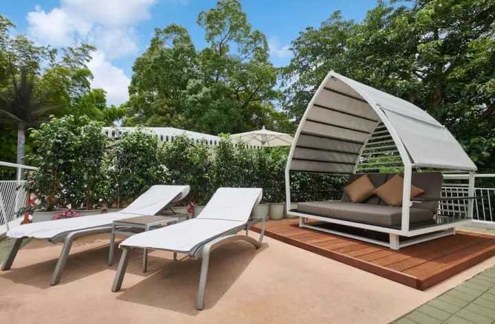 ナイトプールで夏を満喫！ おしゃれな都內のリゾート「ホテルニューオータニ」