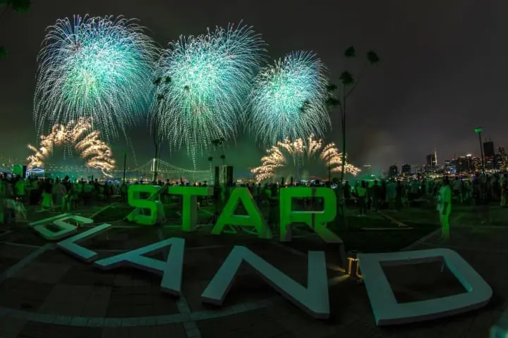 Experience A New Dimension Of Fireworks Star Island Japan