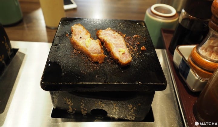 牛かつ もと村 烤盤