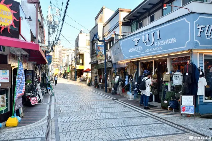 どぶ板通り入口的店家