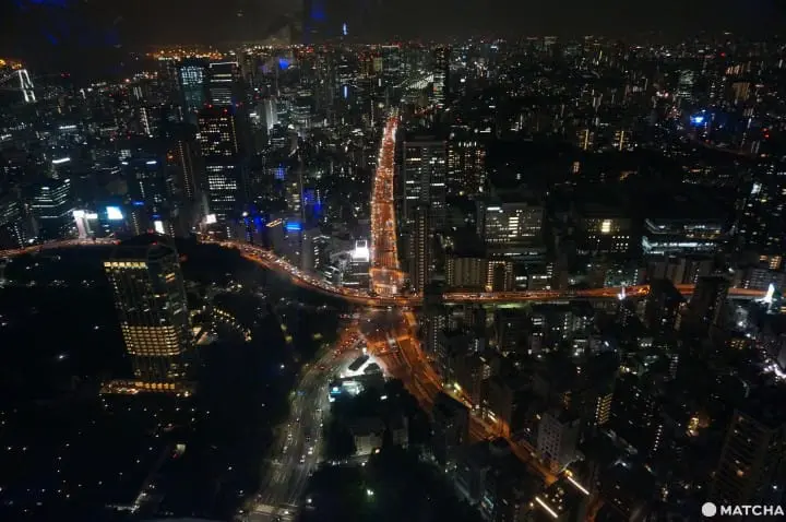 在東京鐵塔下大口暢飲 吃飽賞夜景