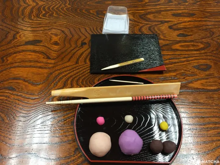 『柴又』高木屋老铺在百年老店烤团子、做和果子