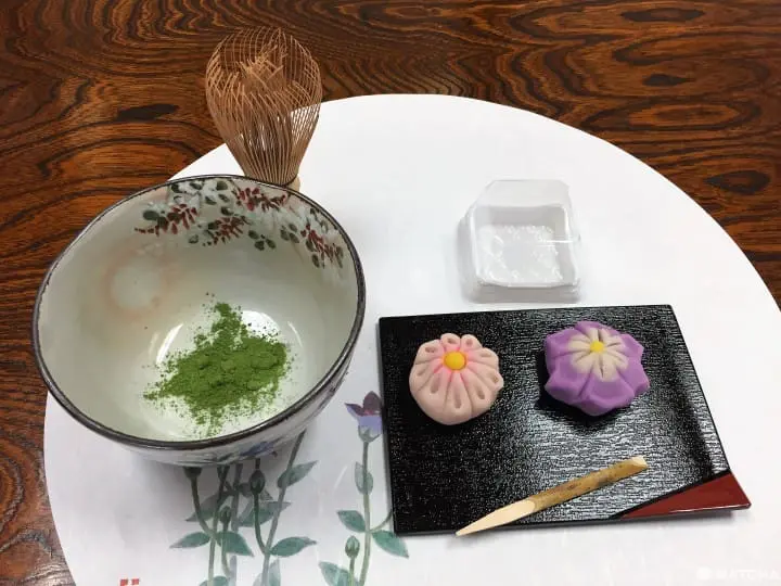 『柴又』高木屋老铺在百年老店烤团子、做和果子