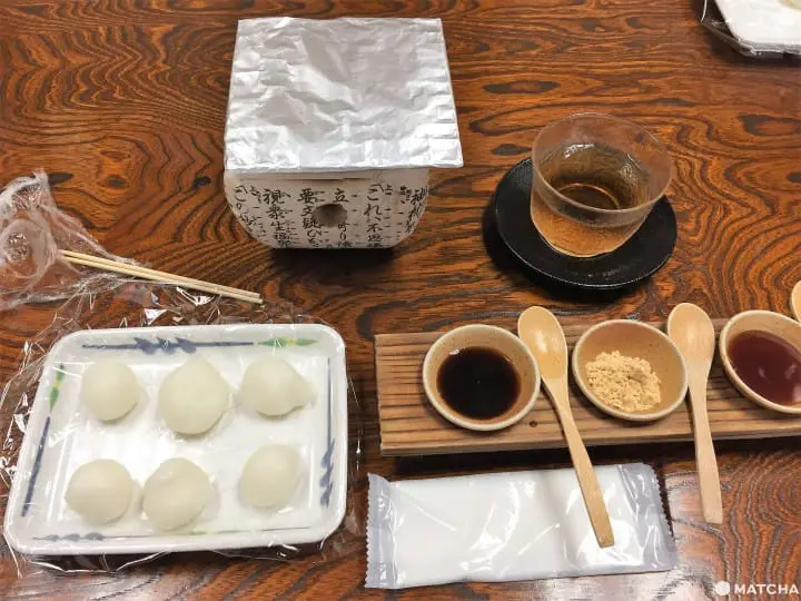 『柴又』高木屋老铺在百年老店烤团子、做和果子