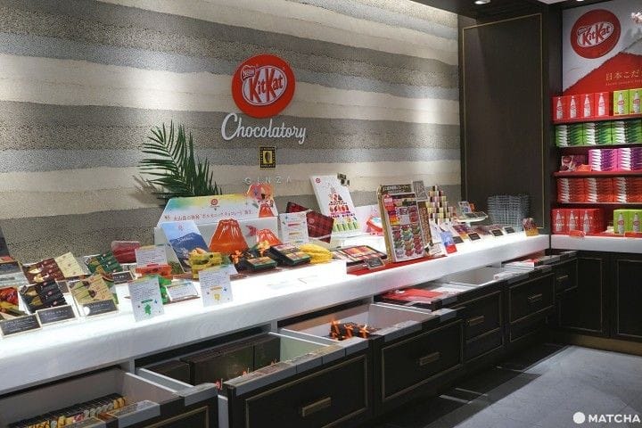 เครื่องดื่มและขนมหวานจากคิทแคทที่ KitKat Chocolatory Ginza