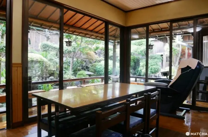 タカラ汤脱衣场桌椅