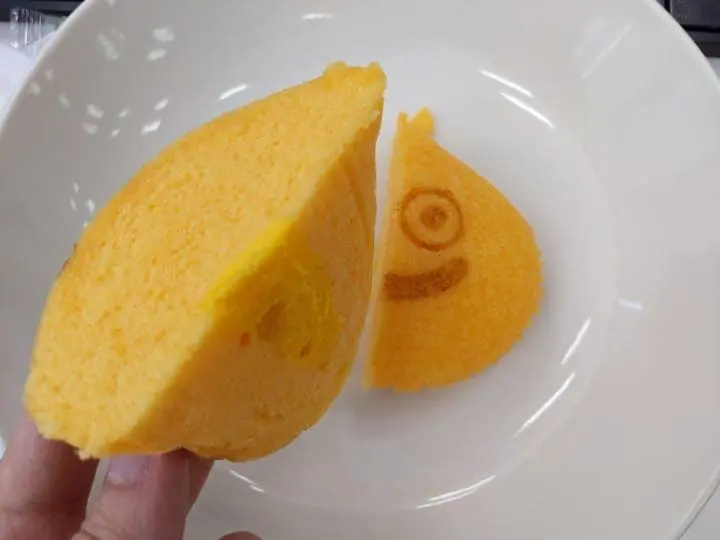 ขนมปังสไลม์จากร้าน Lawson Store 100