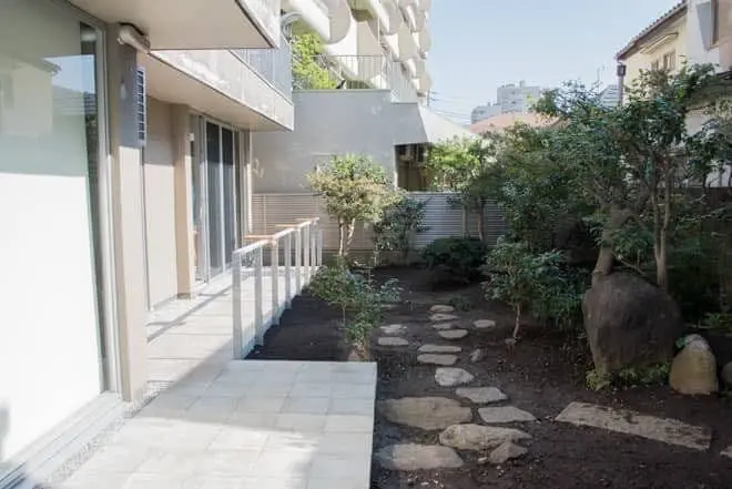 Blue Bottle 블루병 산겐자야 정원