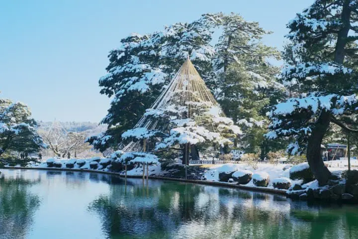 kenrokuen in winter