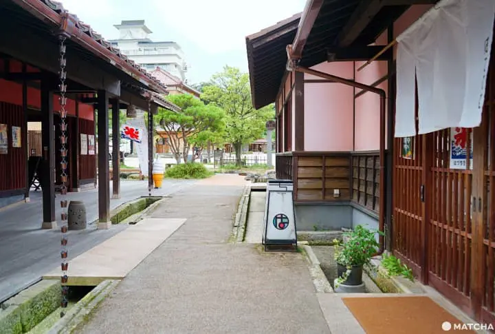 Japanese Teatime And Artisanal Crafts In A Hot Springs Town In Ishikawa