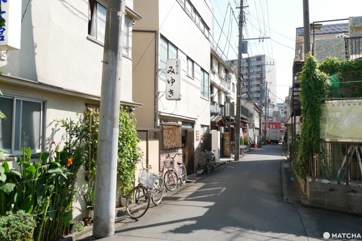 附近