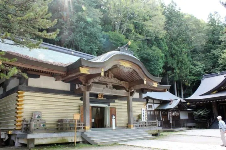 【長野県】日本最古の神社の1つ、諏訪大社で4社巡りを体験する