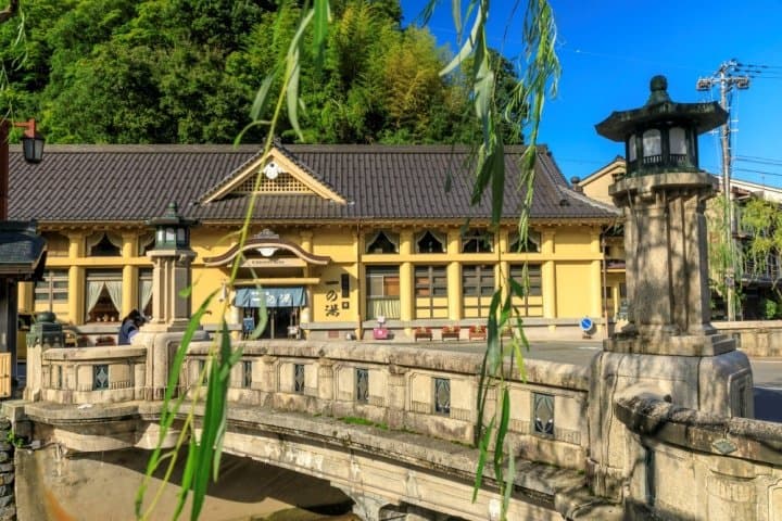 Kinosaki Onsen แช่ออนเซ็น เดินเล่นในชุดยูคาตะที่ คิโนะซากิออนเซ็น