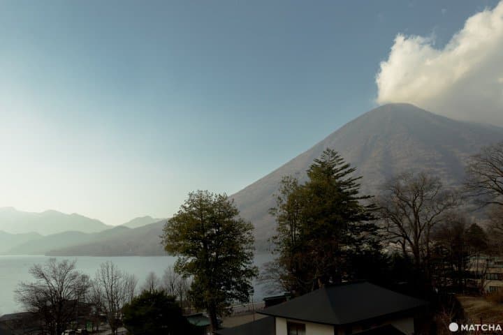 男体山
