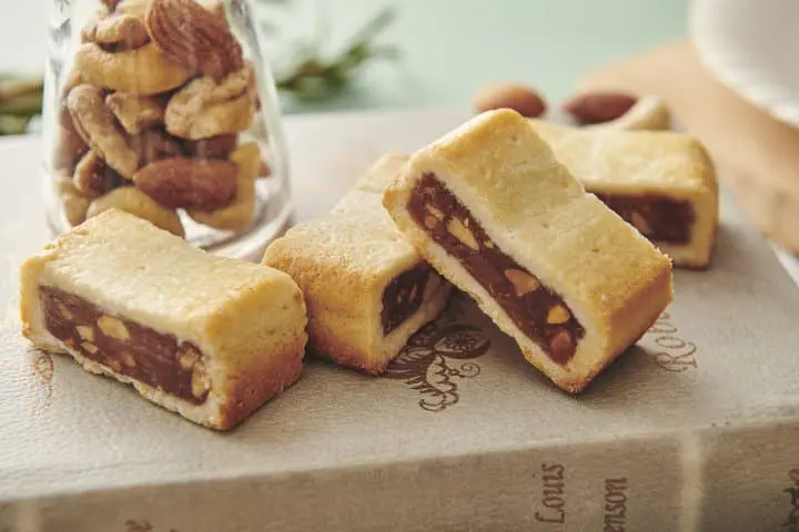 tokyo banana almond sand