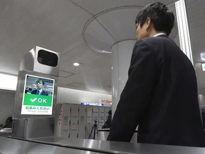 坐車「無票化」 大阪地鐵試用人臉識別入閘機 預計2024年推展至133站 2025年前正式啟用