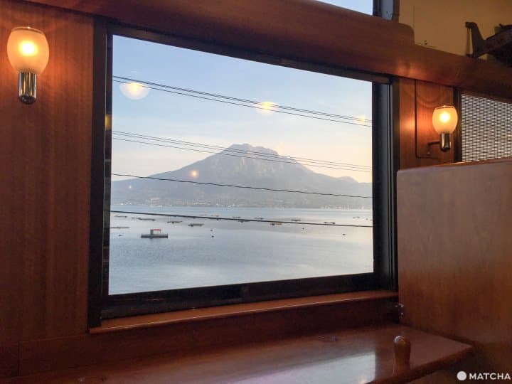 鹿兒島特色火車,沿著櫻島火山帶你走到百年車站 隼人之風
