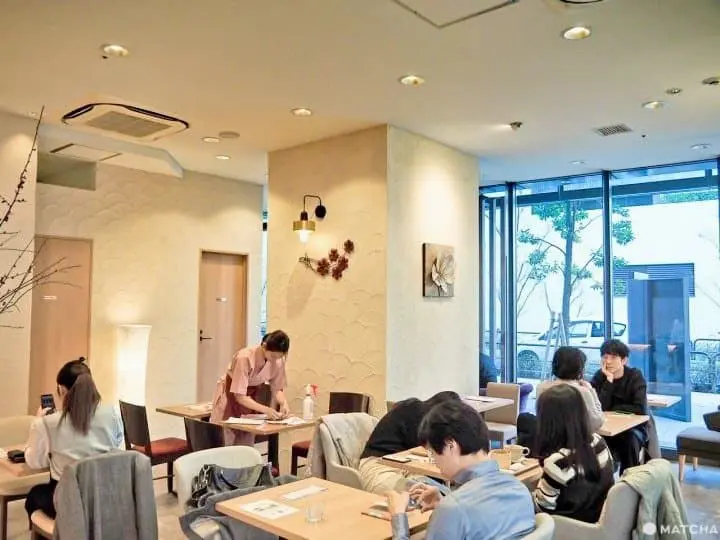 大三萬年堂HANARE 店內