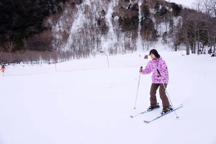 พาครอบครัวเที่ยวสุดสนุกที่นิกโก้ 2 วัน ตอน 1 - มือใหม่ก็เล่นได้ ลานสกีนิกโก้ยุโมโตะออนเซ็น Nikko Yumoto Onsen Ski Park