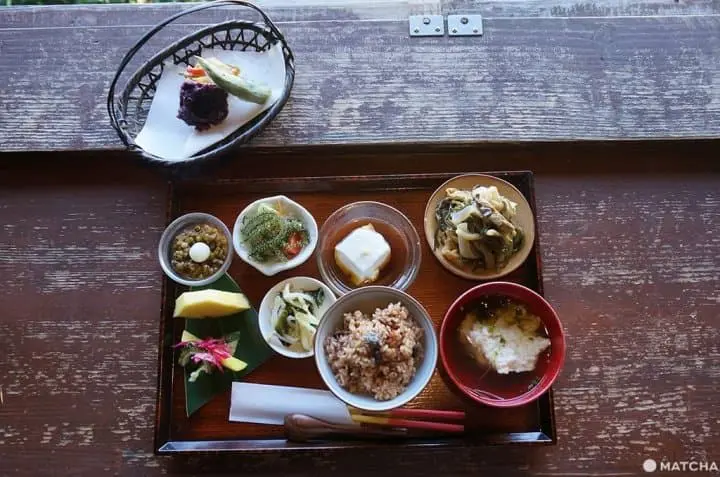 【沖繩南城市】在眺望大海的咖啡廳「山之茶屋‧樂水」,品嘗記憶中沖繩媽媽的家鄉味