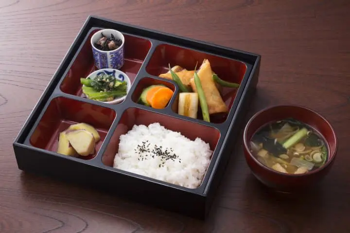 つばめさぼう 定食