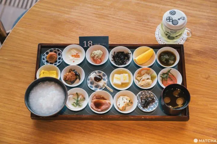 Colorful Cafe at Tsukiji Honganji's Cafe Tsumuji