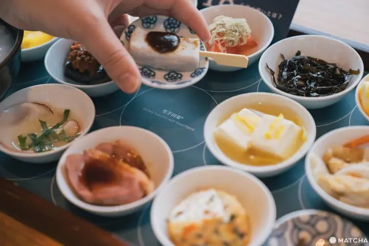 Colorful Cafe at Tsukiji Honganji's Cafe Tsumuji