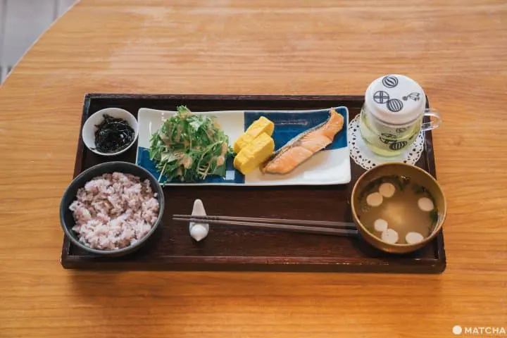 Colorful Cafe at Tsukiji Honganji's Cafe Tsumuji