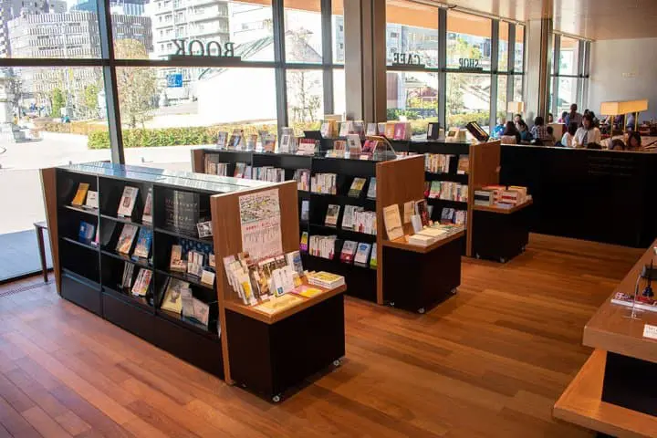 Colorful Cafe at Tsukiji Honganji's Cafe Tsumuji