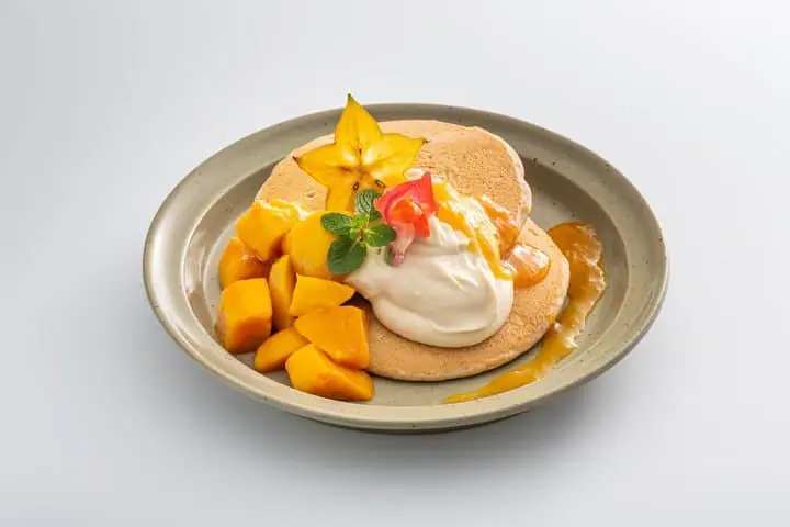 ビーガンパンケーキ_季節のフルーツ添え