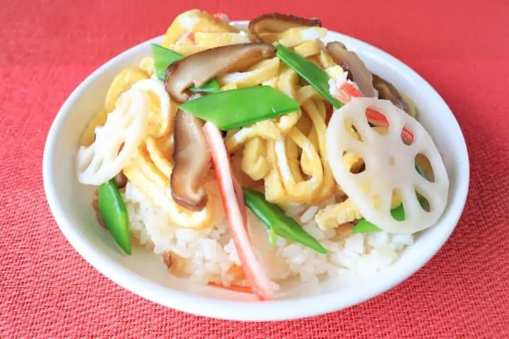 vinegar rice in chirashi sushi