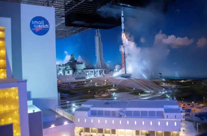 ผจญภัยในเมืองจำลองและโลกแห่งการ์ตูนที่ SMALL WORLDS TOKYO