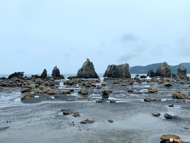 橋杭岩