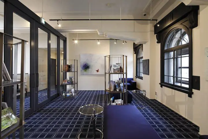 HakoBA 函館 bank loung