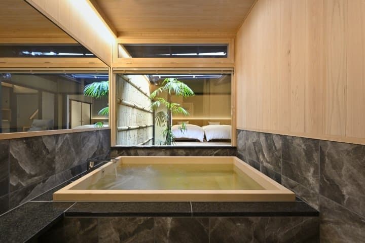 京都町家住宿「京の温所 竹屋町」檜木浴池