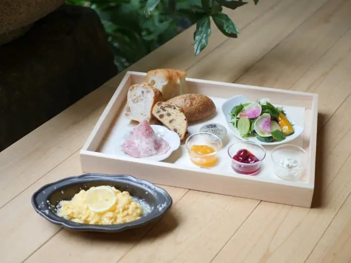 京都町家住宿「京の温所 竹屋町」麵包餐盤