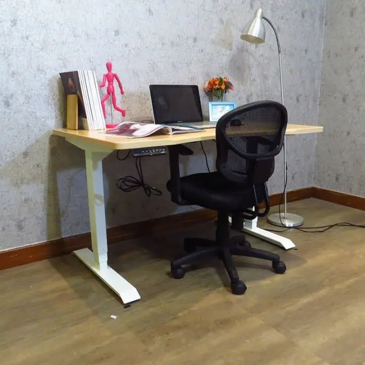 自動式升降桌：FUNTE人體工學電動升降桌