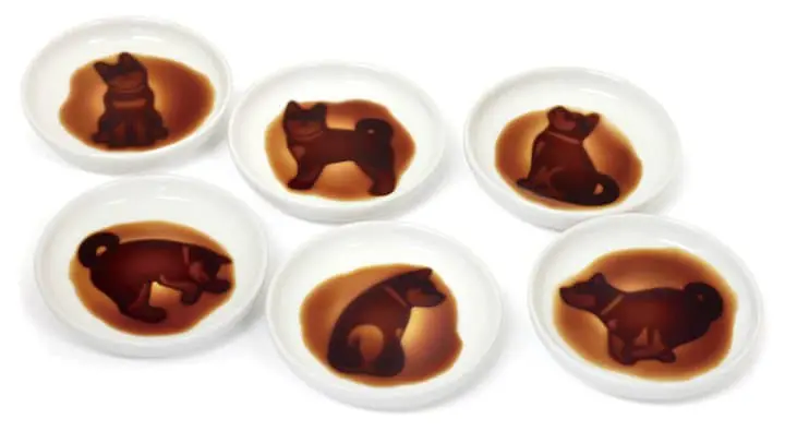 沾一次萌一次！喵星人必敗的超可愛伴手禮「貓咪醬油碟」