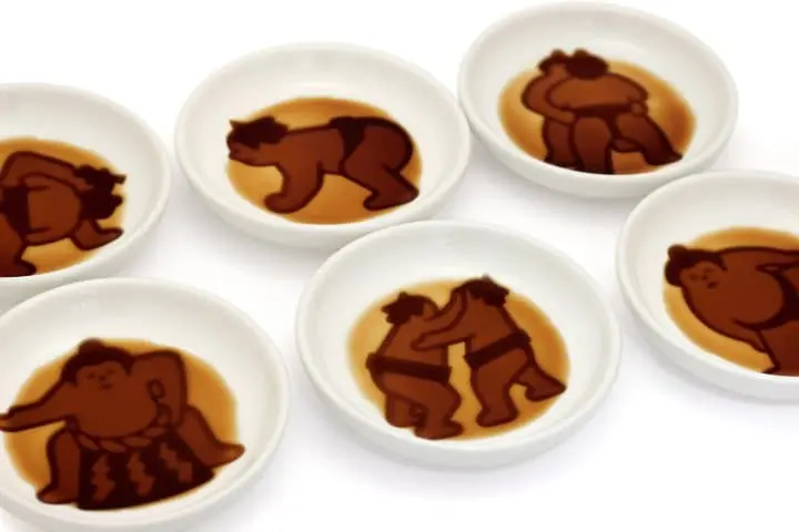 沾一次萌一次！喵星人必敗的超可愛伴手禮「貓咪醬油碟」