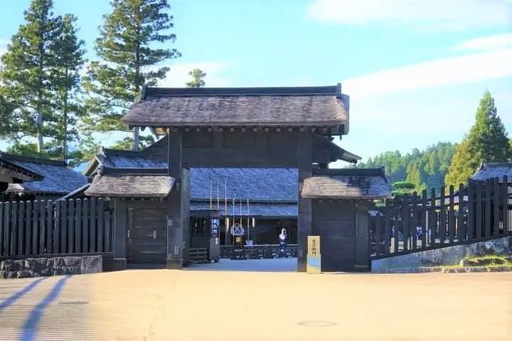 Great Views and Beautiful Shrines! Traveling From Mishima to Hakone