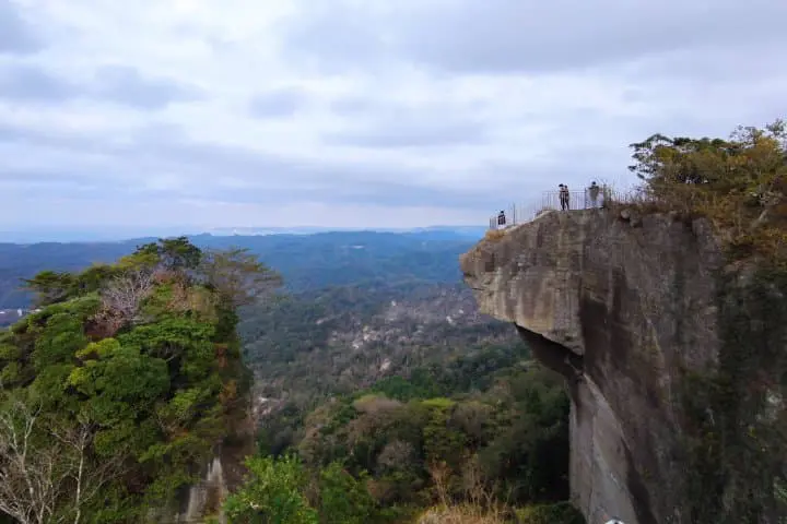 นั่งเรือเฟอร์รี่ ขึ้นเขาไปดูวิวแบบหวาดเสียวที่ผาส่องนรกในจังหวัดชิบะ