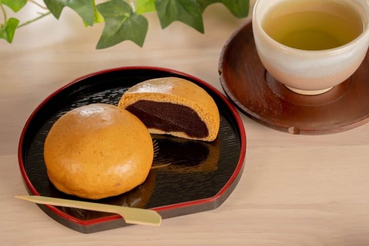 An Encyclopedia Of Japanese Sweets - Wagashi And Snacks